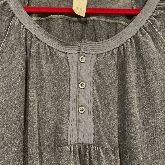 Oversized Free People top. Medium - Picture 3 of 6